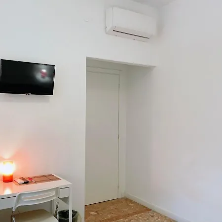 Confortini Sunday 招待所